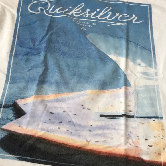 Quicksilver Regular Fit Tee. Size Small. - Picture 2 of 6